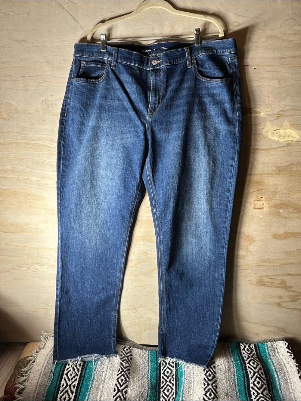 Old Navy Straight-Leg Jeans in Medium Blue Wash mid Rise